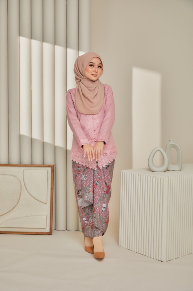 Foto (SET) KEBAYA KESUMA X PARIO KALLY - RAYA EDITION