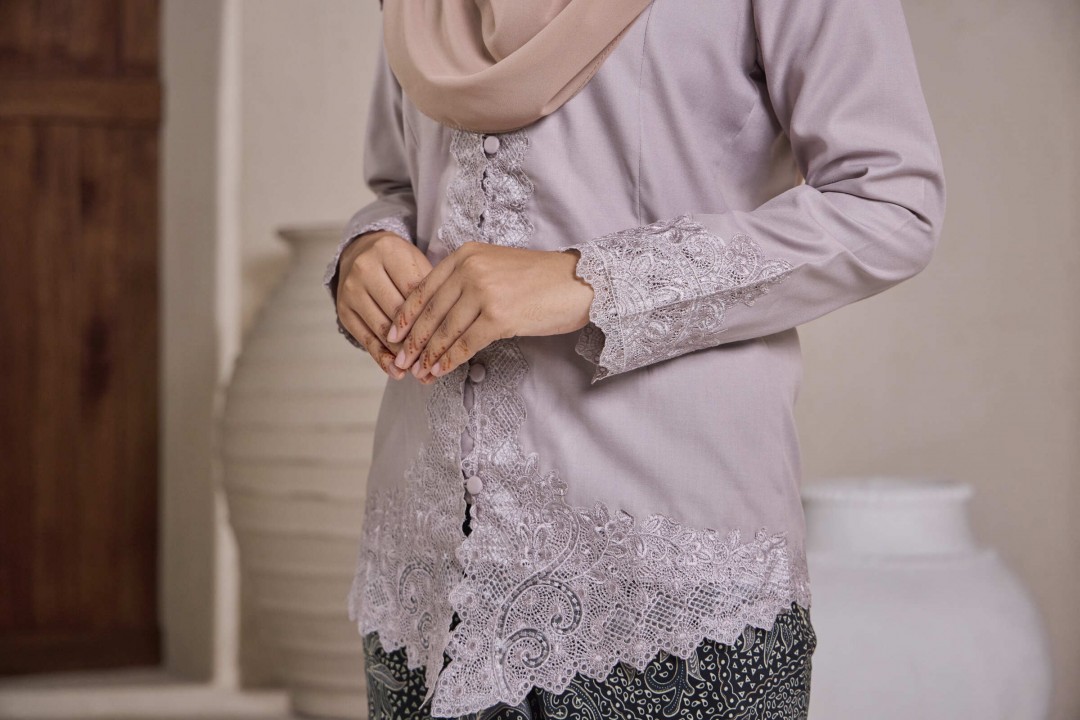 (TOP ONLY) KEBAYA ZAINUN 2.0 ASH GREY