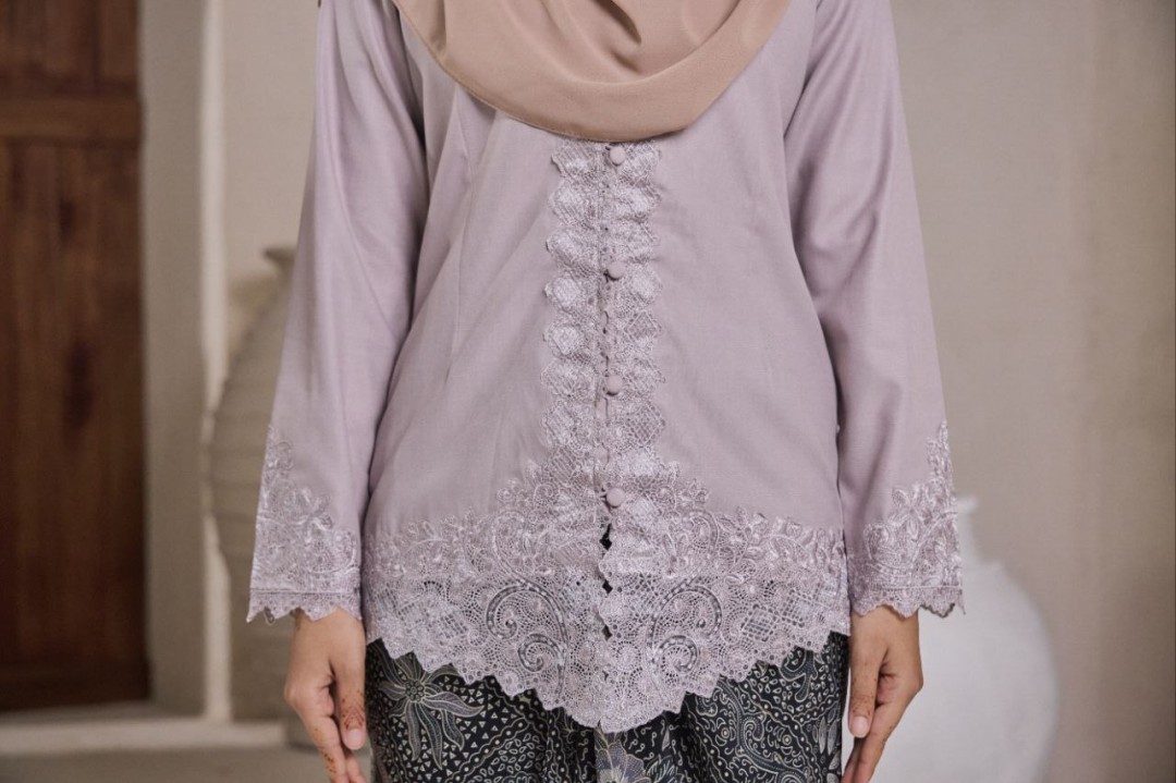 (TOP ONLY) KEBAYA ZAINUN 2.0 ASH GREY