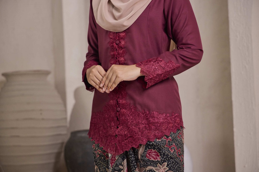 (TOP ONLY) KEBAYA ZAINUN 2.0 BURGUNDY