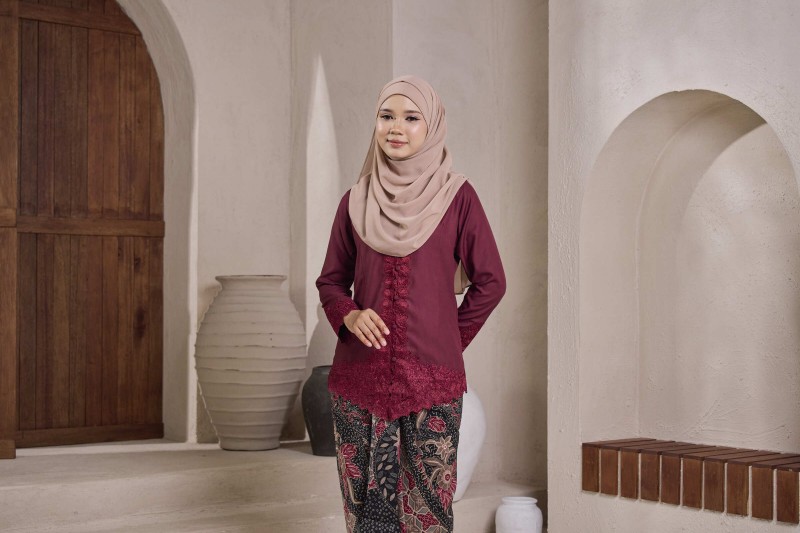 (TOP ONLY) KEBAYA ZAINUN 2.0 BURGUNDY