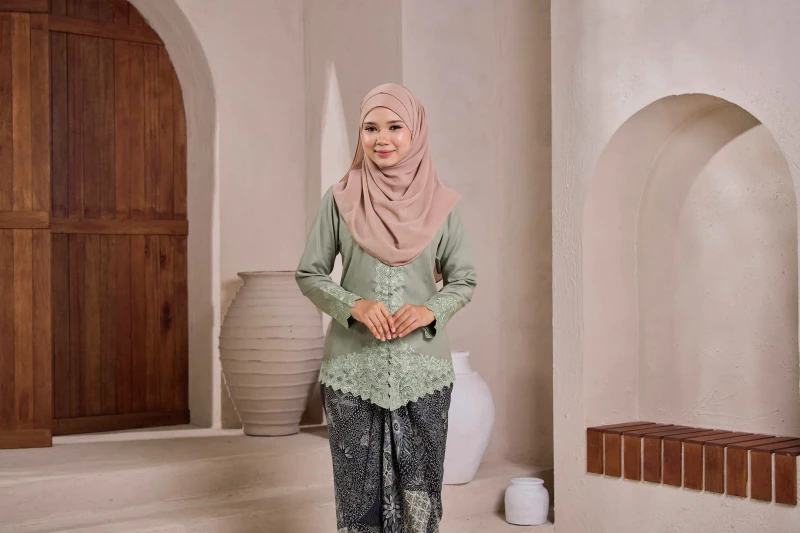 (TOP ONLY) KEBAYA ZAINUN 2.0 SAGE GREEN