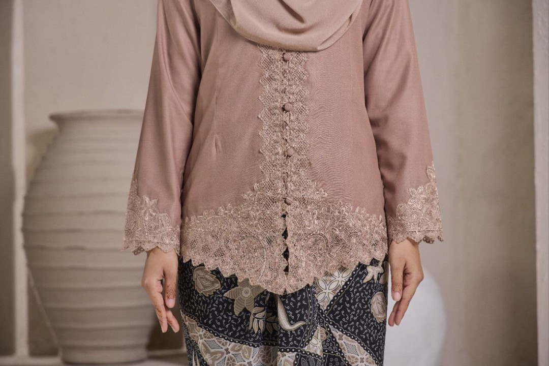 (TOP ONLY) KEBAYA ZAINUN 2.0 DARK LATTE