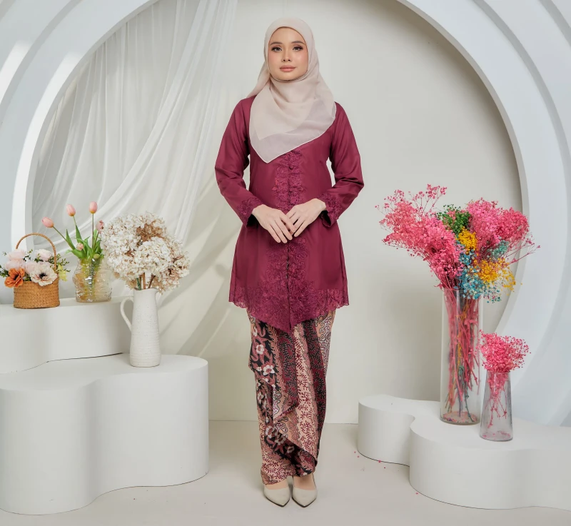 (SET) Kebaya Mekar Burgundy X Pario Laila Choc (FREE SHIPPING)