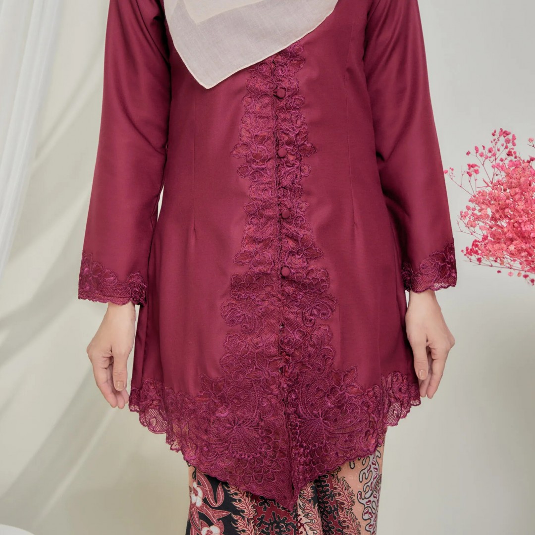 (SET) Kebaya Mekar Burgundy X Pario Laila Choc (FREE SHIPPING)