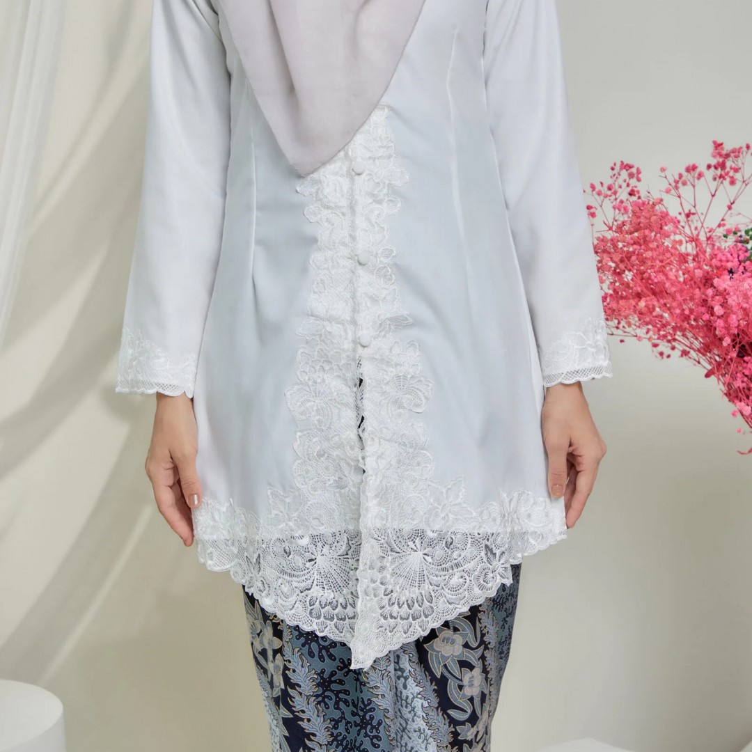 (SET) Kebaya Mekar White X Pario Laila Black (FREE SHIPPING)