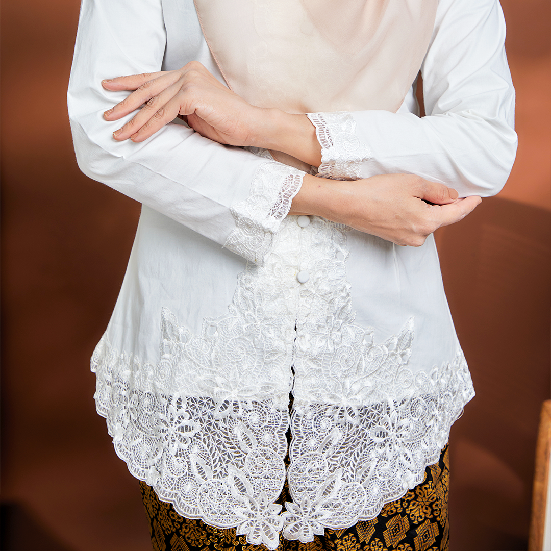 (SET) Kebaya Mahsuri White X Pario Siti Gold