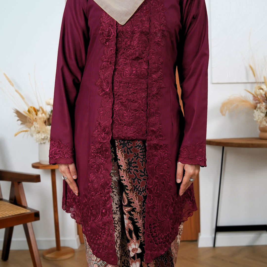 (SET) Kebaya Mawar Rosa Burgundy X Pario Laila Choc (FREE SHIPPING)