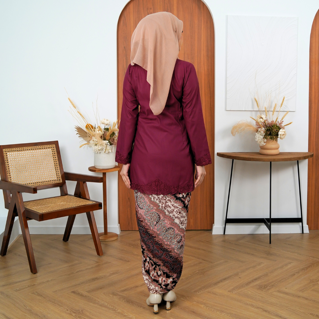 (SET) Kebaya Mekar Rosa Burgundy X Pario Laila Choc (FREE SHIPPING)