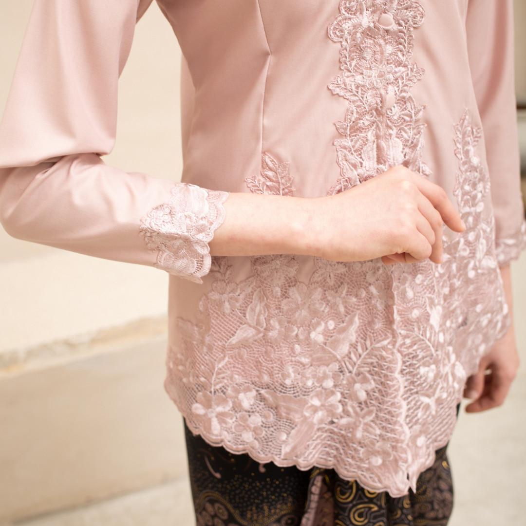 (SET) Kebaya Rayya Pastel Pink X Pario Rita Taupe