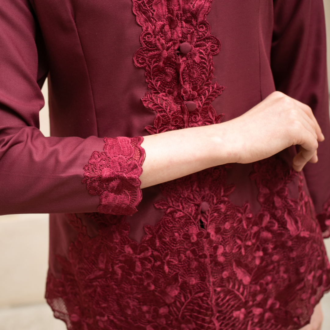 (SET) Kebaya Rayya Burgundy X Pario Rita Maroon