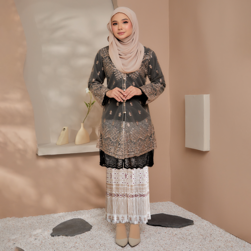 (SET) KEBAYA TIARA BLACK X SKIRT PLEATED ABIRA CREAM