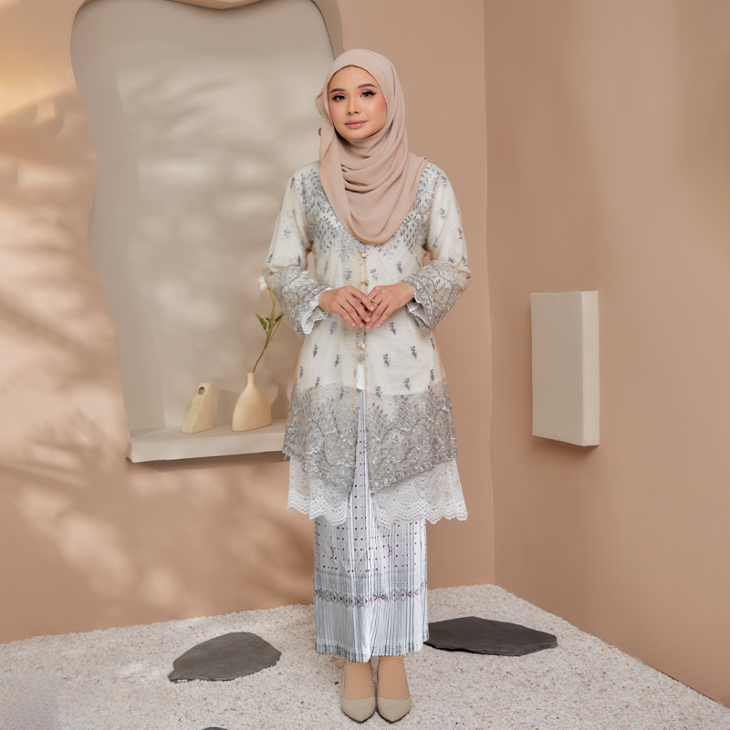 (SET) KEBAYA TIARA OFFWHITE X SKIRT PLEATED ABIRA WHITE